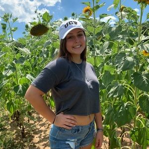 Meet your Posher, Melissa